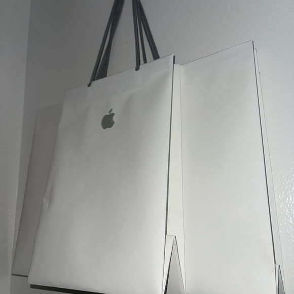 Apple iPad Air (5th Generation) (with Magic Keyboard ⌨️ and Magic Pencil ✏️ ) - Picture 9 of 9